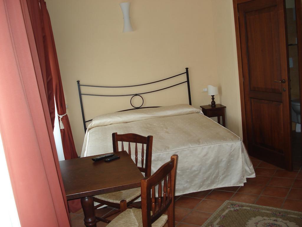 La Campana D'Oro Hotel เบเวรีโน ภายนอก รูปภาพ